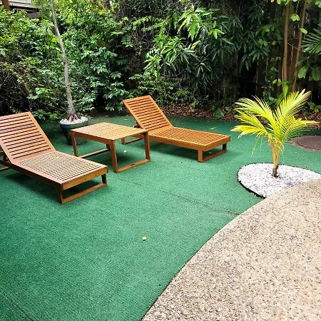 Travellers Paradise Cairns Exterior photo Artificial grass in a garden