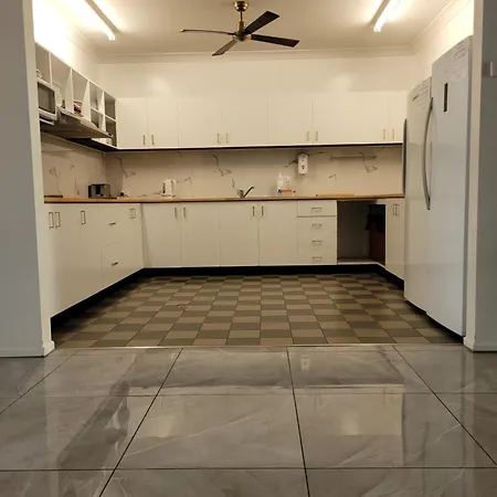 Travellers Paradise Cairns Exterior photo A kitchen in a typical apartment